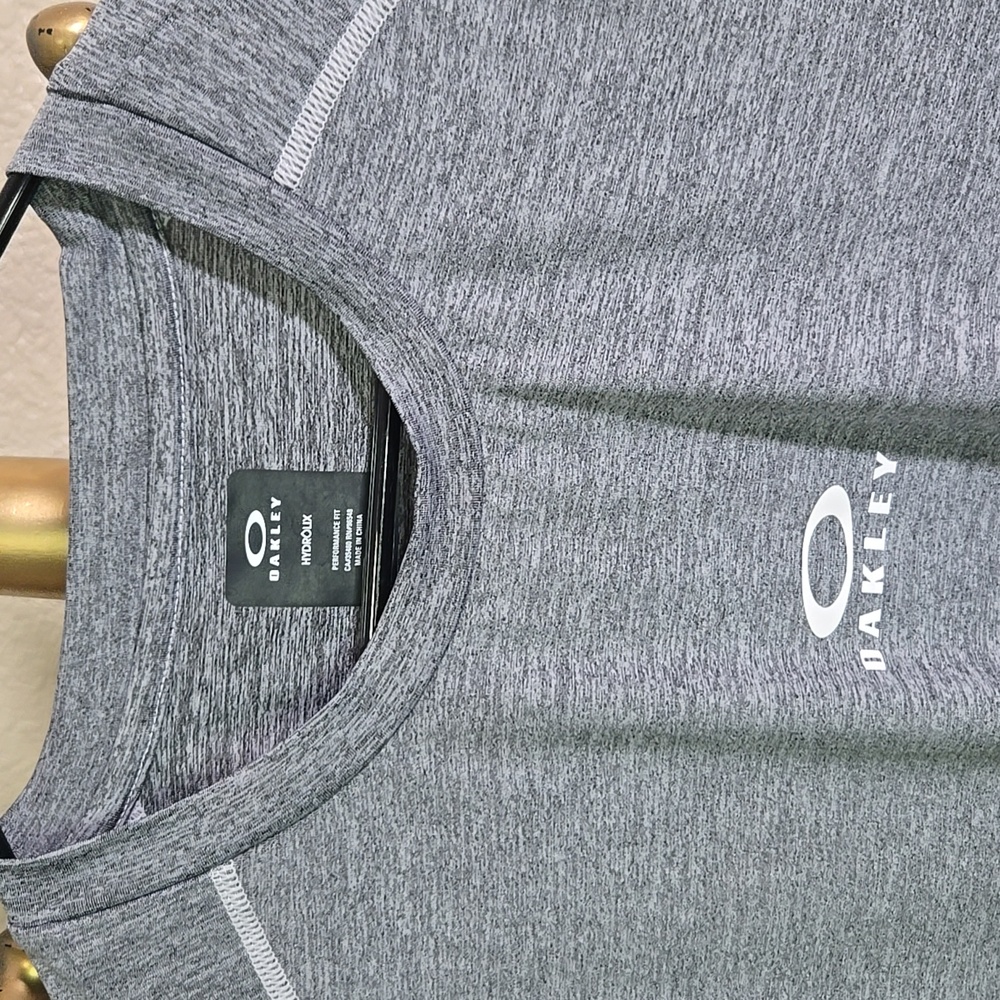 Oakley Gray Short Sleeve Performance Tee - Picture 4 of 6
